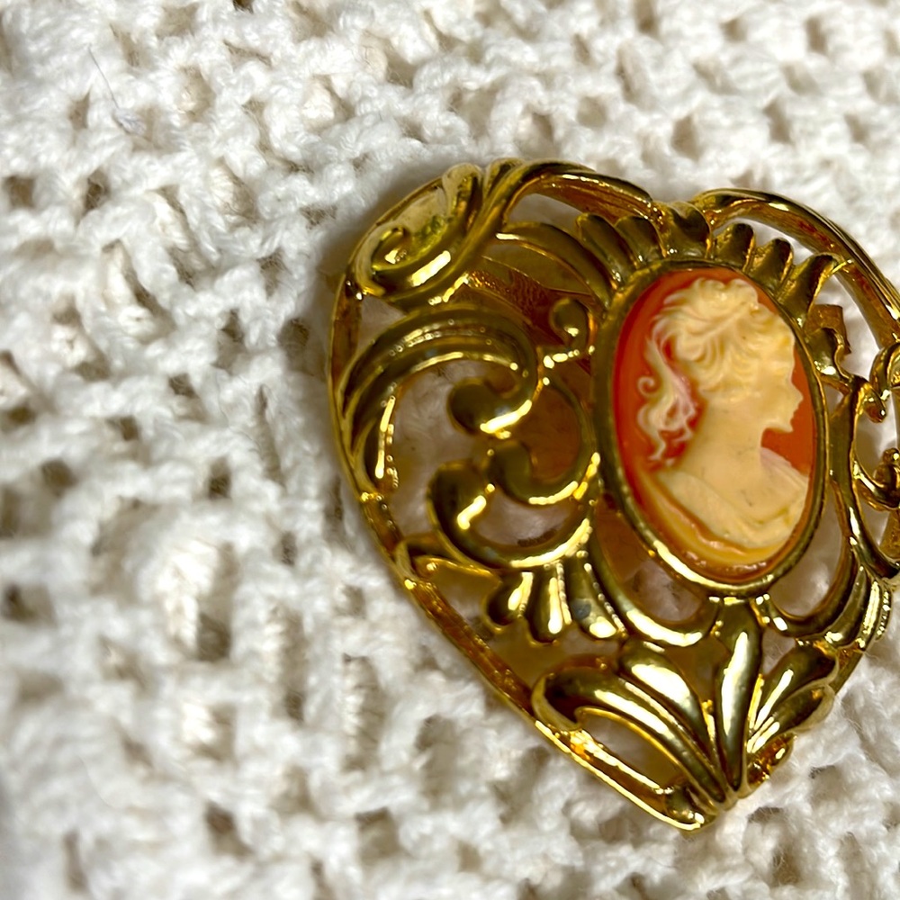 Cameo Brooch - Picture 7 of 9